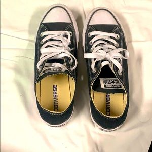 Black converse Size 7!